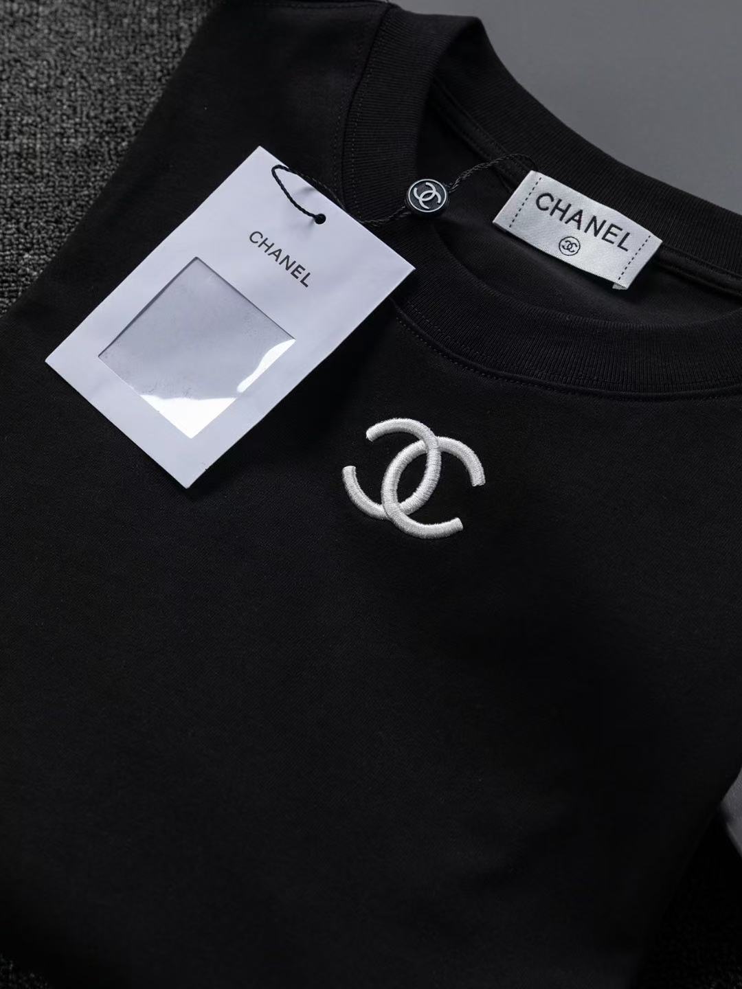 T-shirt Chanel Noir/Blanc – Logo Iconique