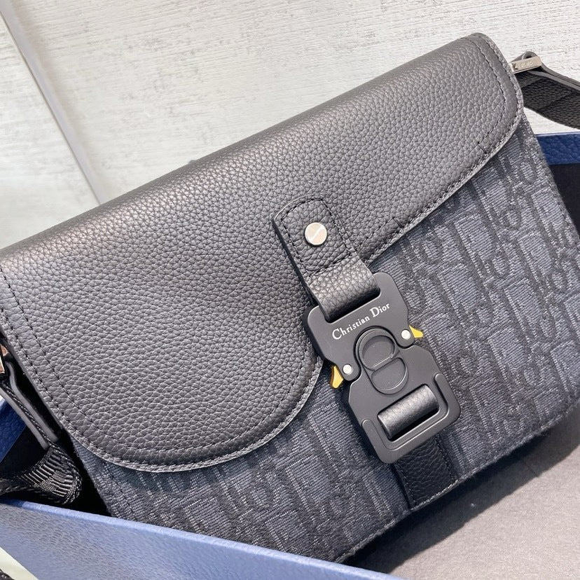 Sac Christian Dior – Élégance Urbaine & Signature Contemporaine