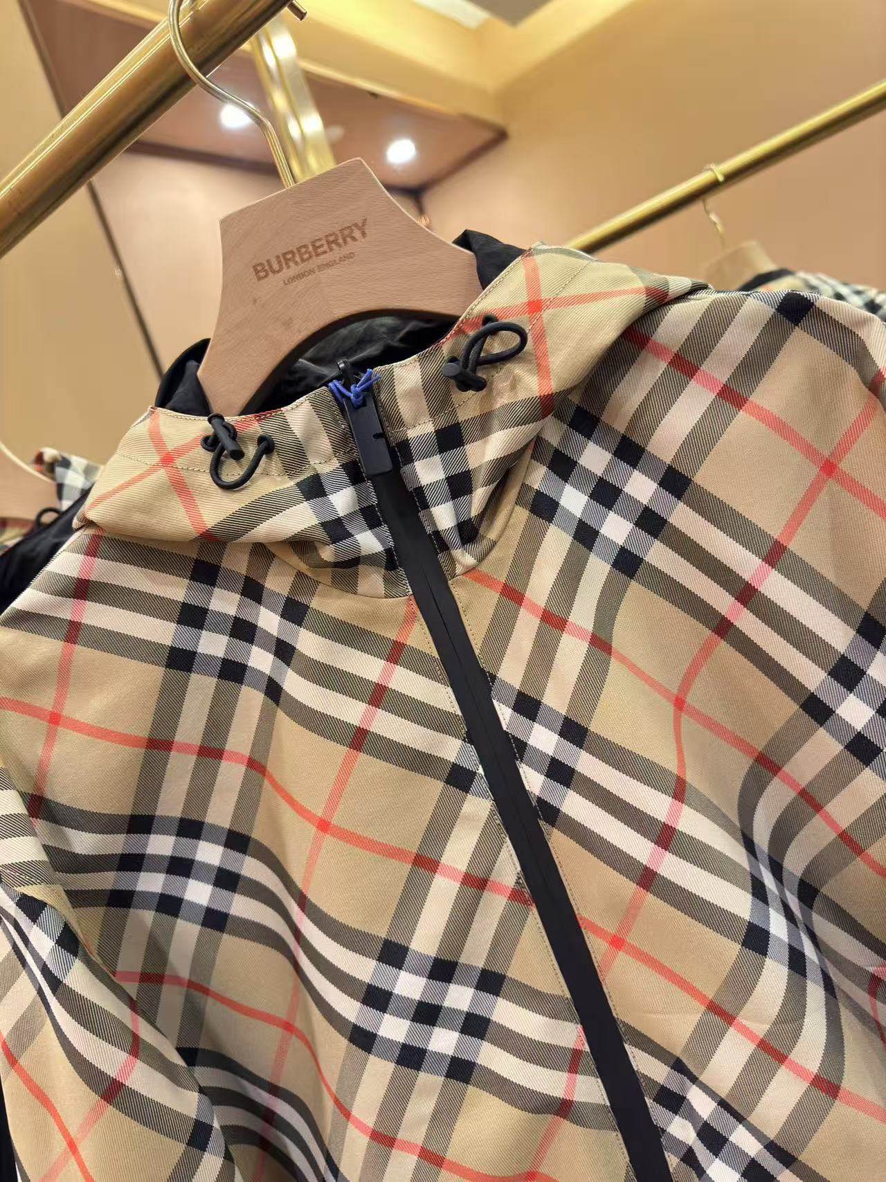 Vestes Burberry – Héritage Iconique & Fonctionnalité Moderne