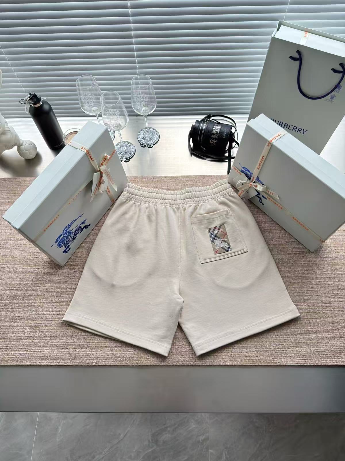 Short Burberry – Élégance Naturelle & Confort Premium
