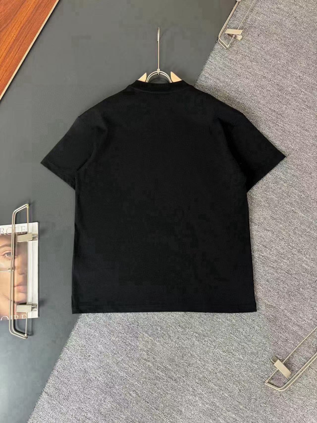 T-Shirt Logo CC – L'Essentiel du Luxe Discret