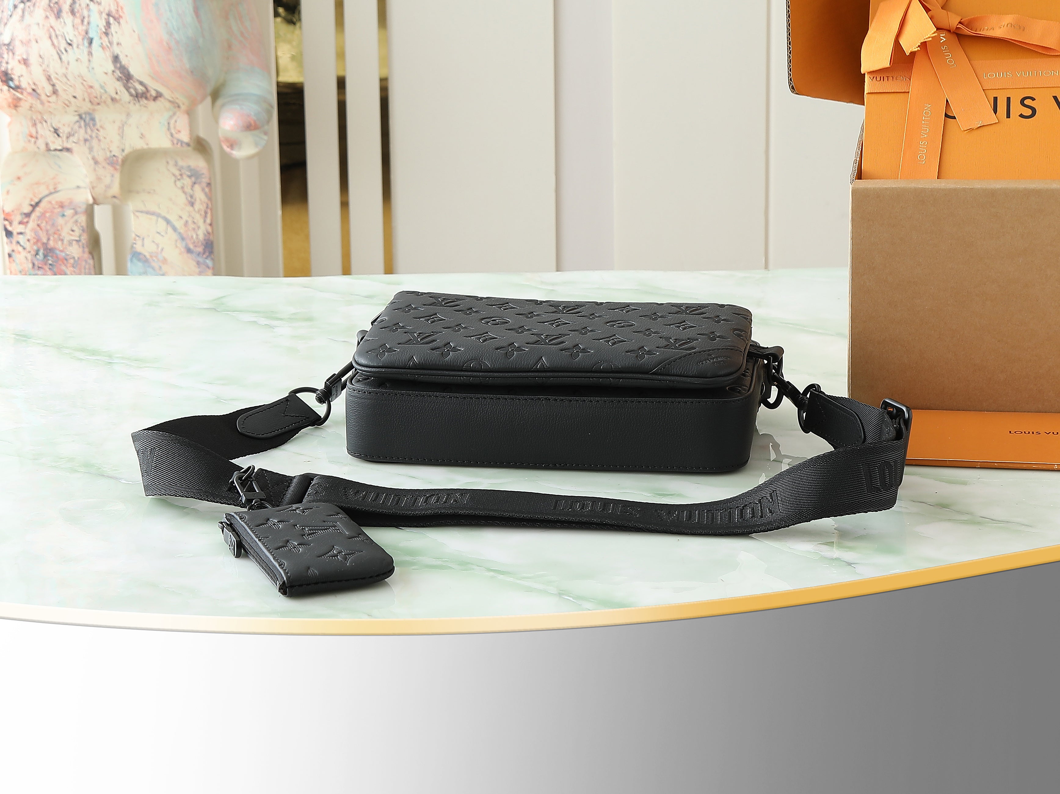 Louis Vuitton Sac Crossbody Louis Vuitton Monogram Blanc avec Pochette Frontale et Porte-cartes Zipé