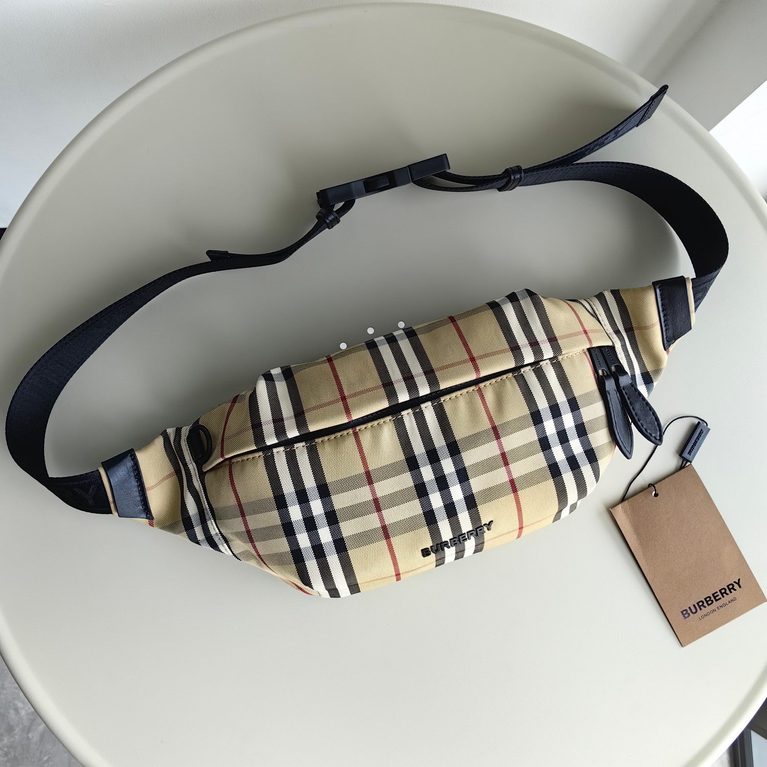 Burberry Sac Banane Burberry Vintage Check Beige avec Détails Noir Mat