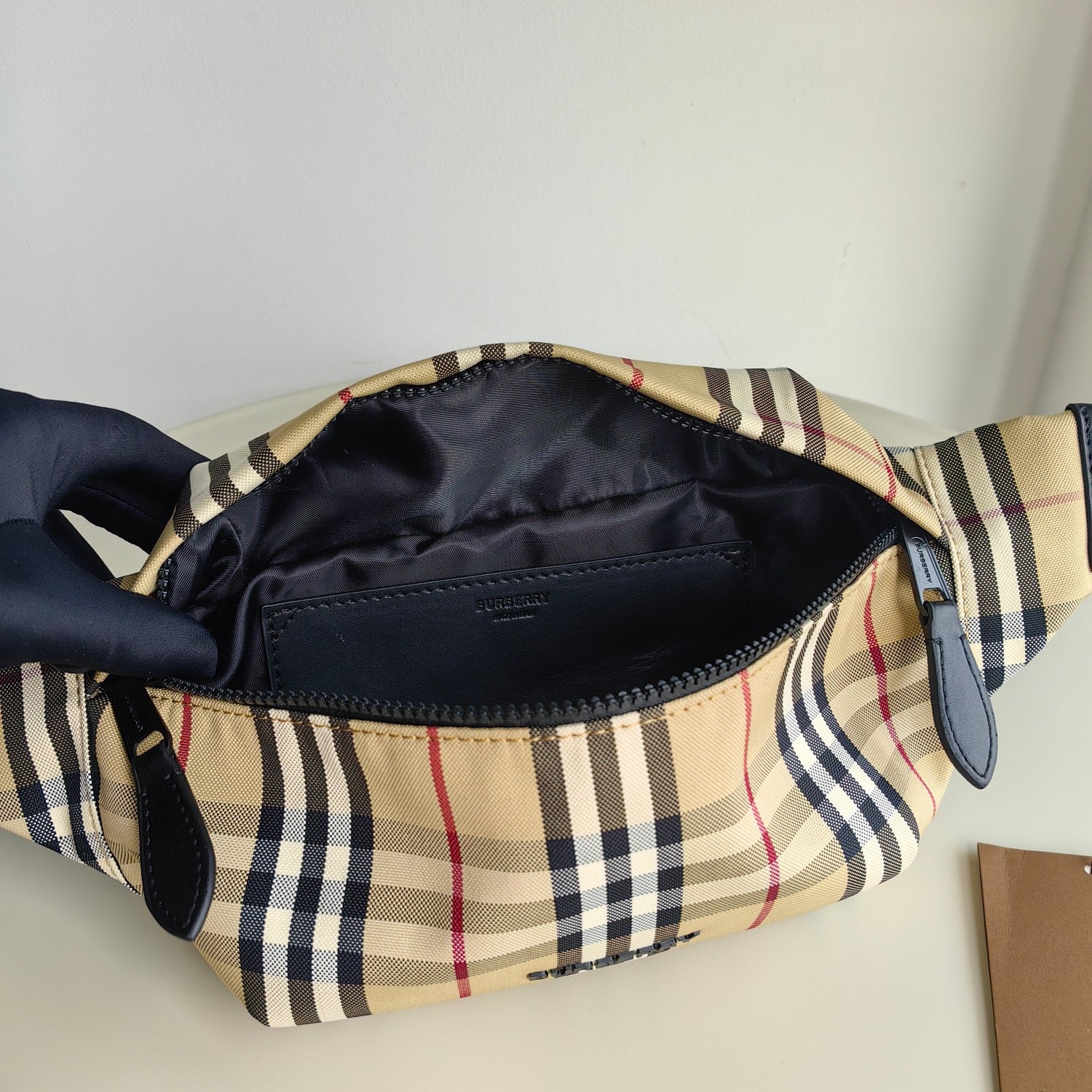 Burberry Sac Banane Burberry Vintage Check Beige avec Détails Noir Mat
