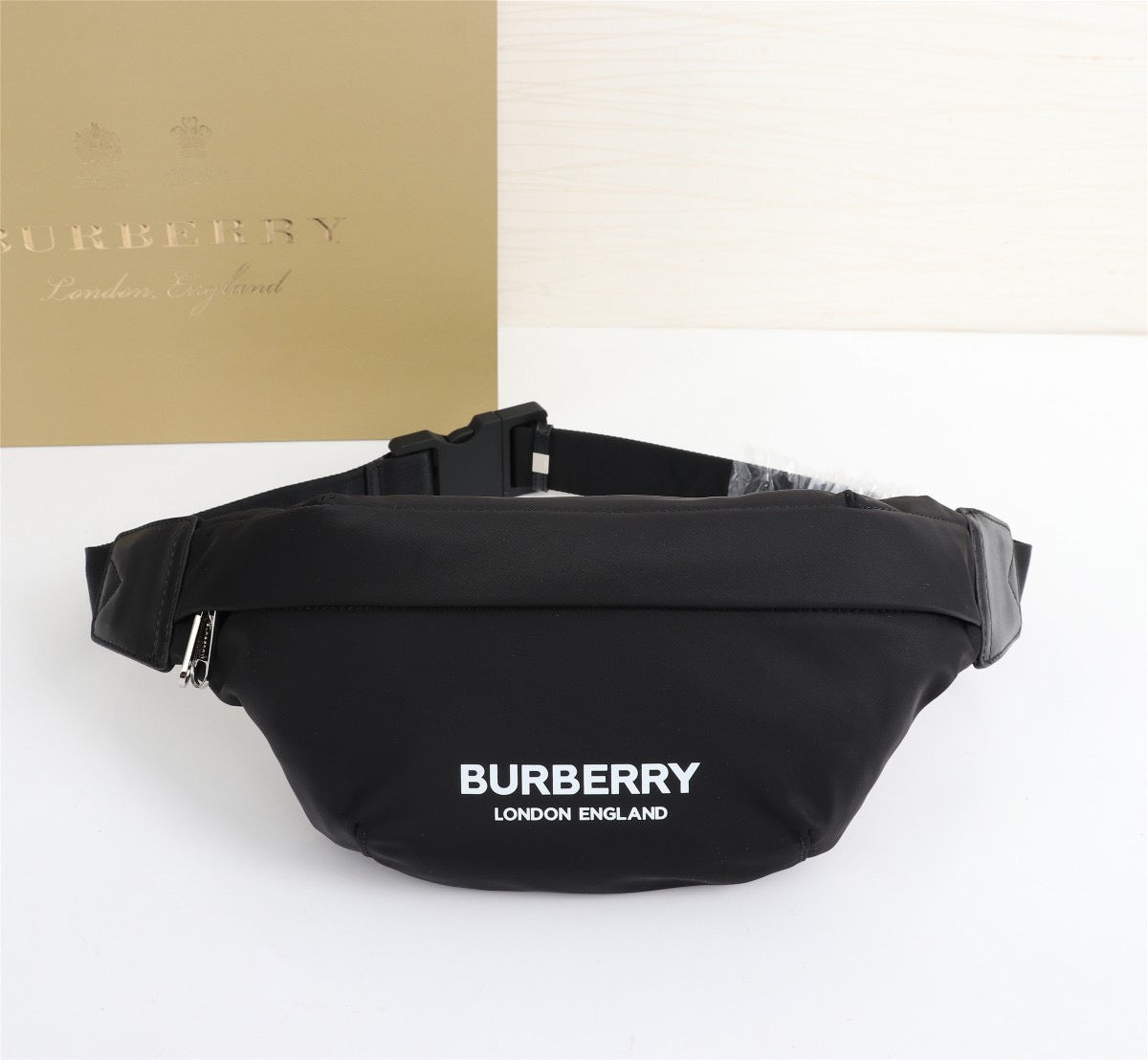 Burberry Sac Banane Burberry Noir Logo London England Minimaliste