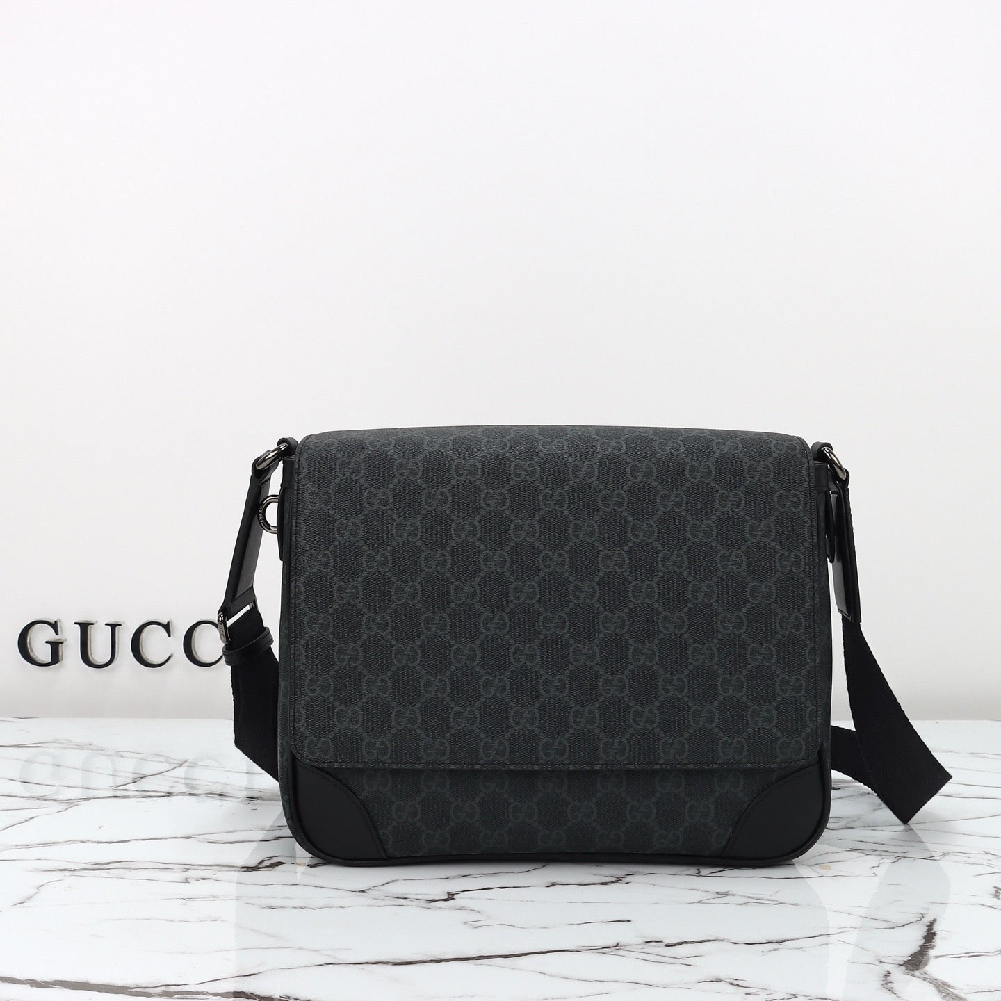 Gucci Sac Messenger Gucci GG Supreme Classique à Rabat