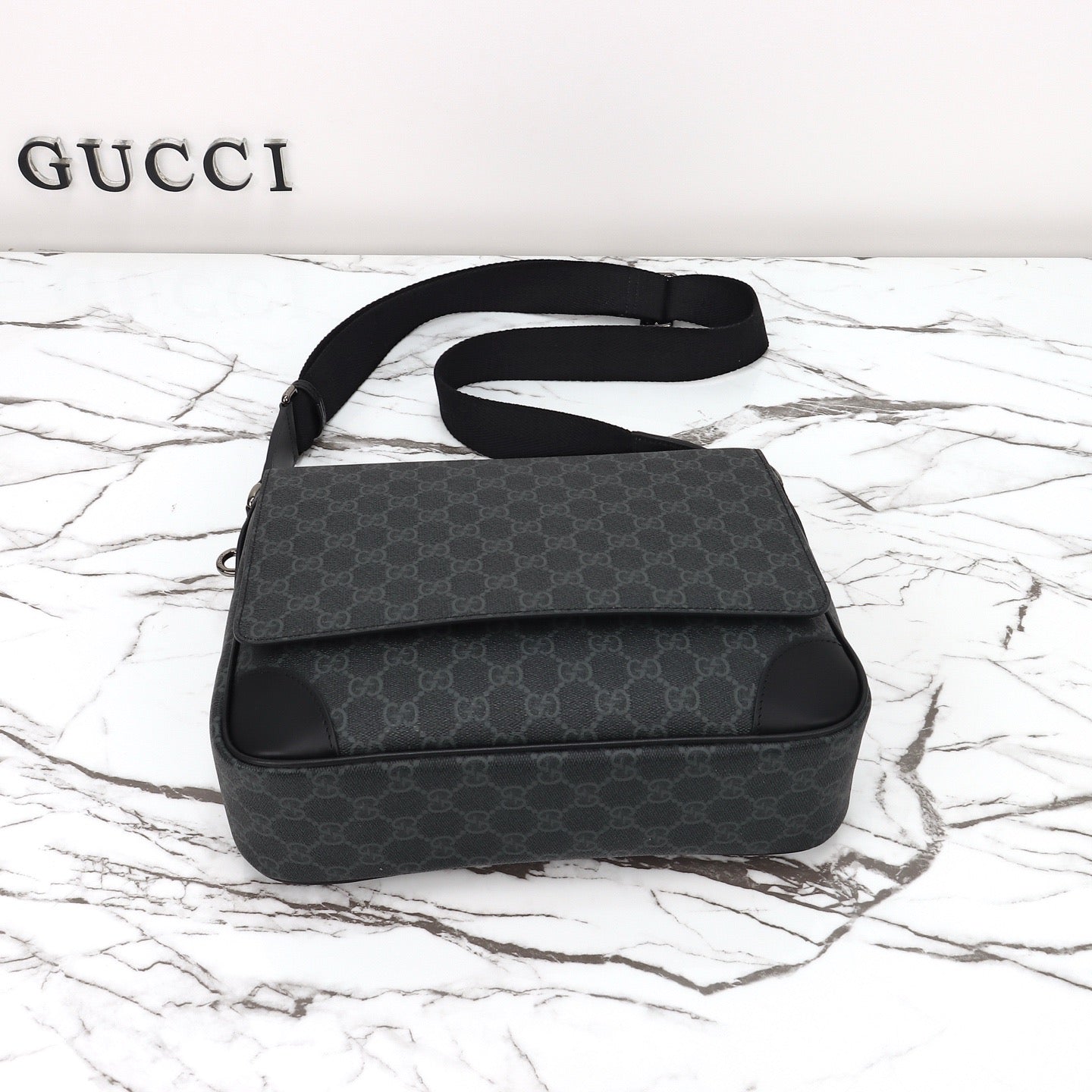 Gucci Sac Messenger Gucci GG Supreme Classique à Rabat