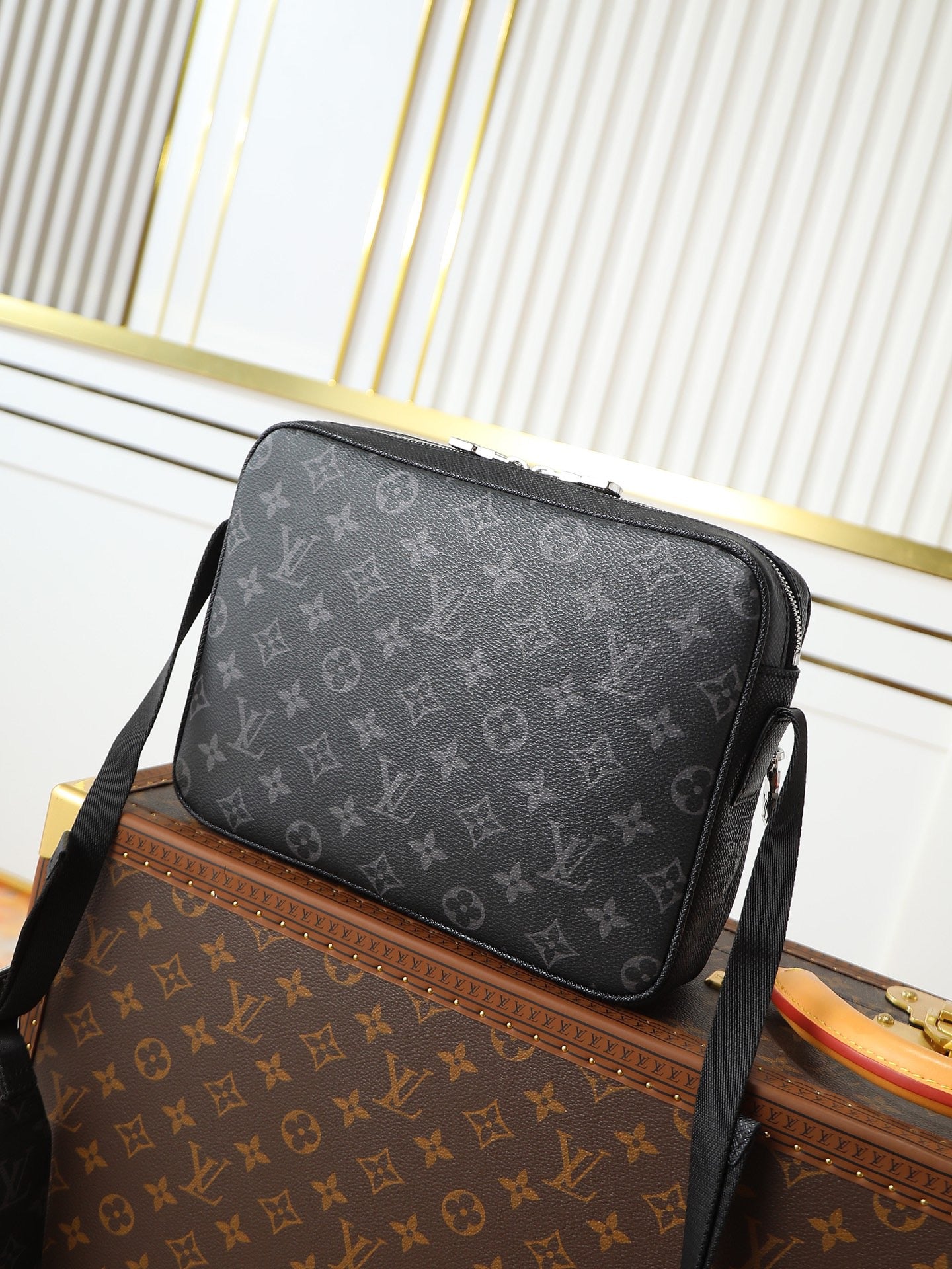 Louis Vuitton Sac Bandoulière Louis Vuitton Monogram Eclipse Noir avec Double Compartiment Zipé