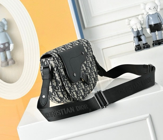 Dior Sac Bandoulière Dior Oblique Noir et Gris avec Fermeture Saddle CD Buckle