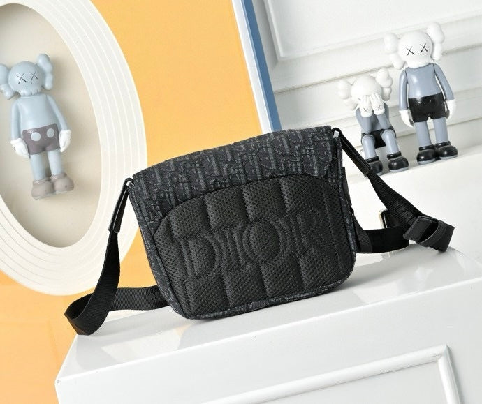 Dior Sac Banane Dior Oblique Noir avec Fermeture CD Lock Métal Argenté