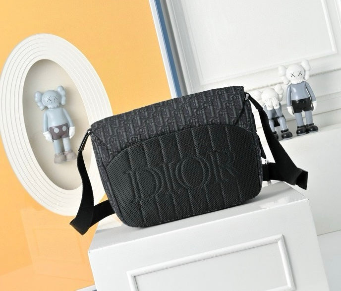 Dior Sac Messenger Dior Oblique Noir avec Double Fermeture CD Lock Argentée