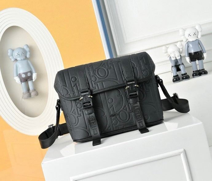 Dior Sac Messenger Dior Noir Embossé CD avec Double Fermeture CD Buckle Noir Mat