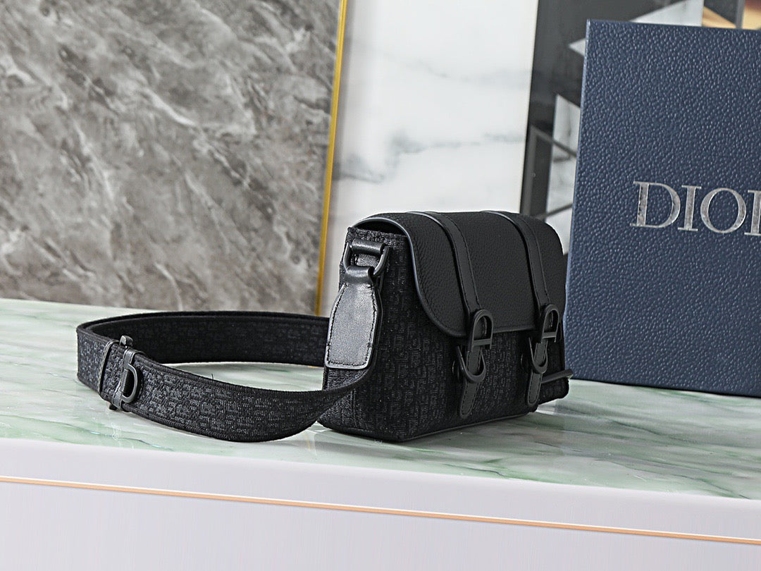 Dior Sac Messenger Dior Oblique Noir avec Double Sangle Boucle Noir Mat
