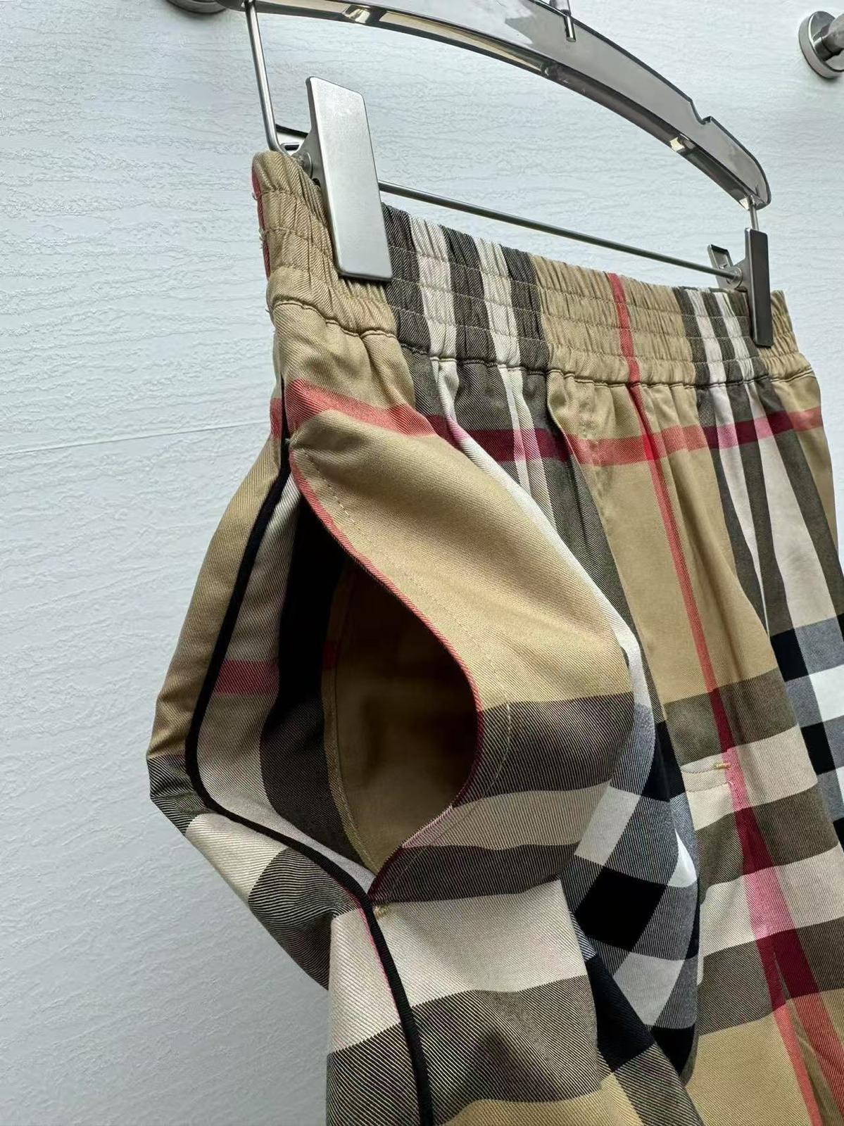 Short Burberry – Motif Check Iconique