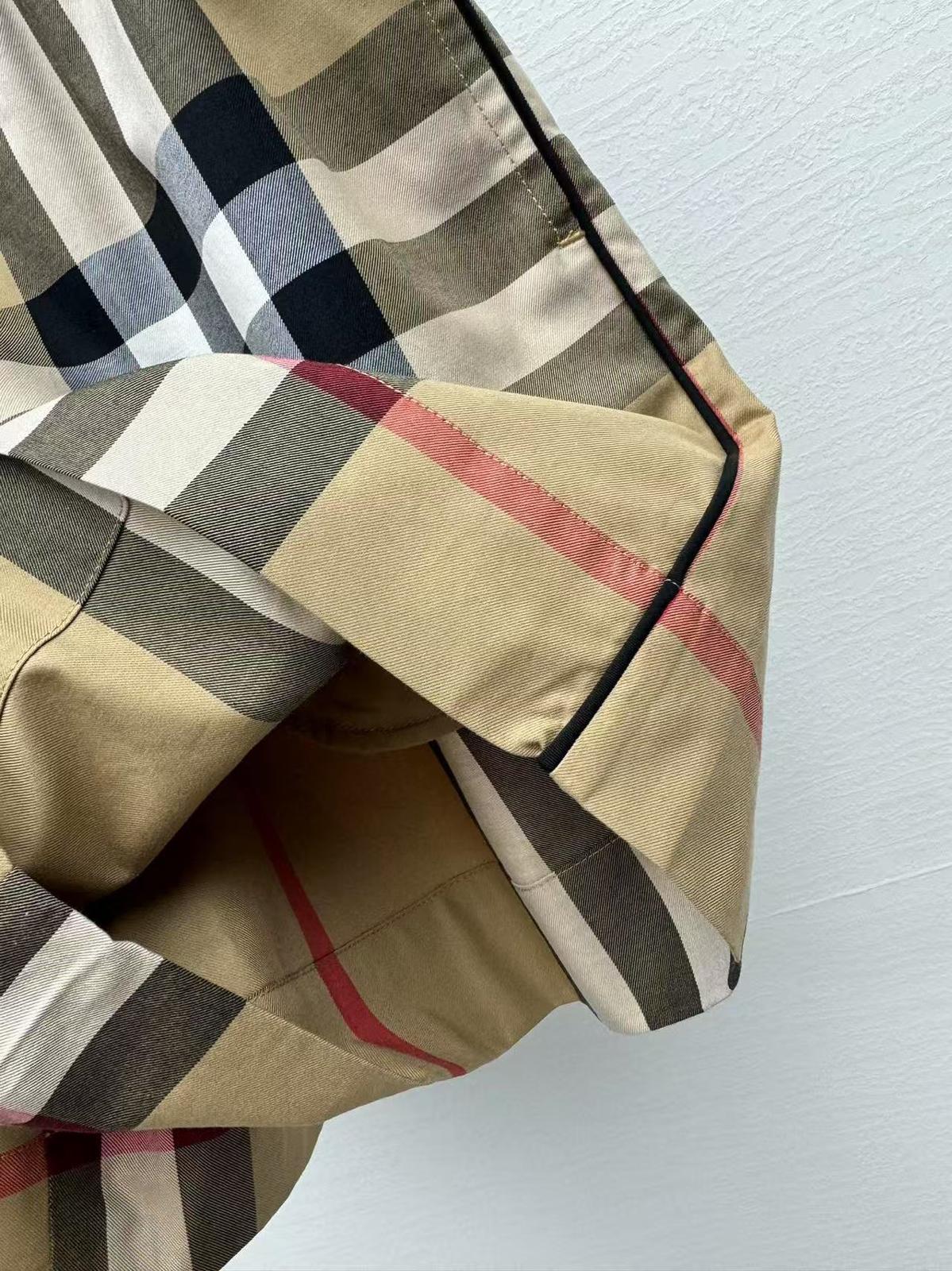 Short Burberry – Motif Check Iconique