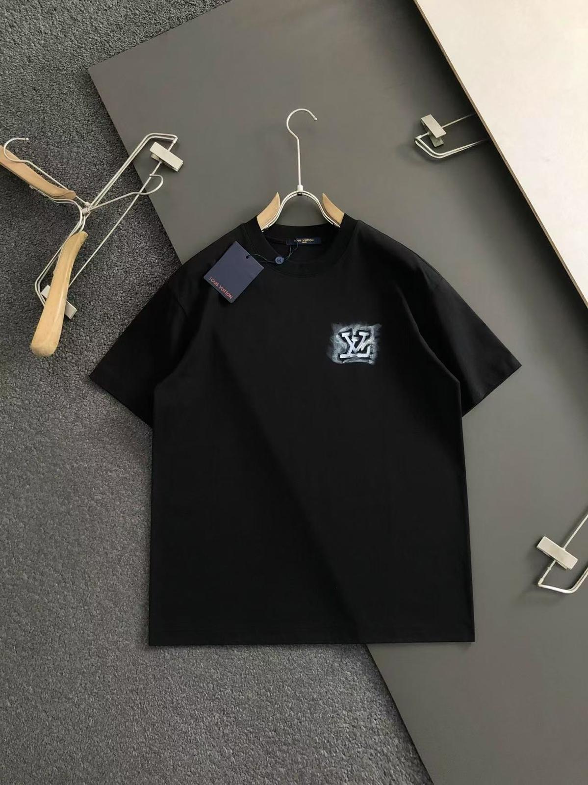 T-shirt Louis Vuitton – Esprit Street Art & Signature Audacieuse
