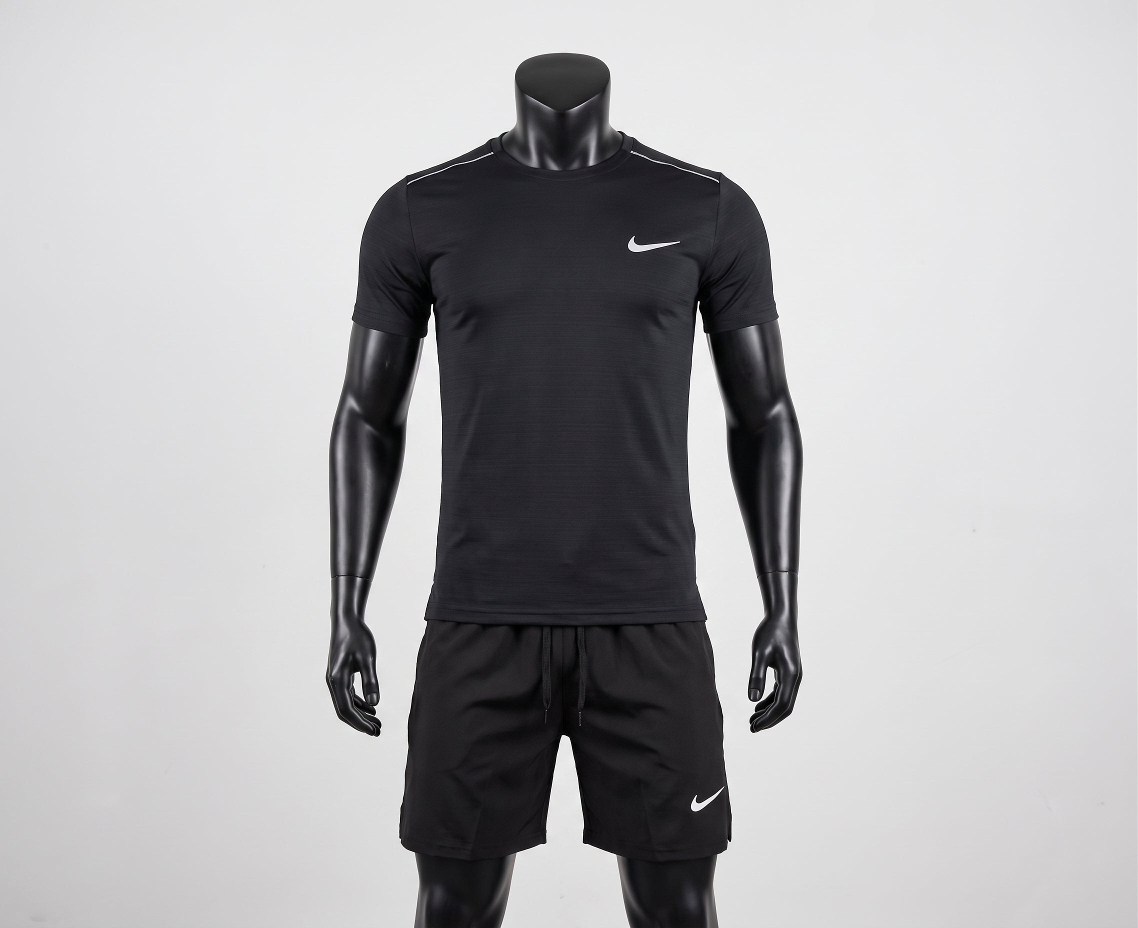 Ensemble de sport Nike Noir – T-shirt & short
