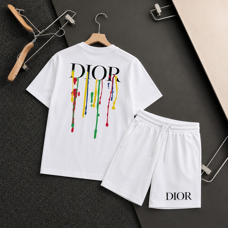 <p><strong>DIOR</strong></p>