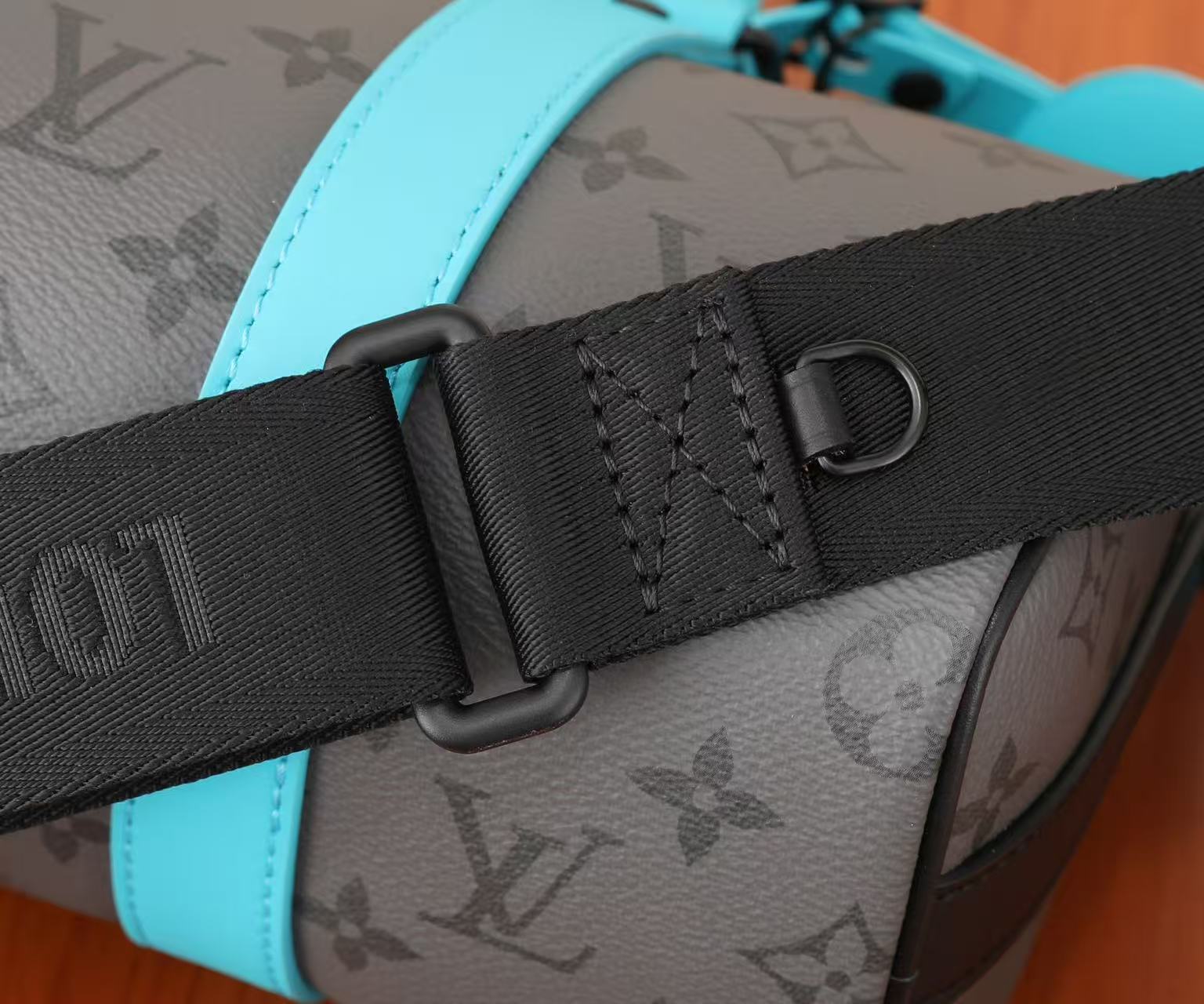 Sac Boston Monogram Noir & Turquoise – Louis Vuitton