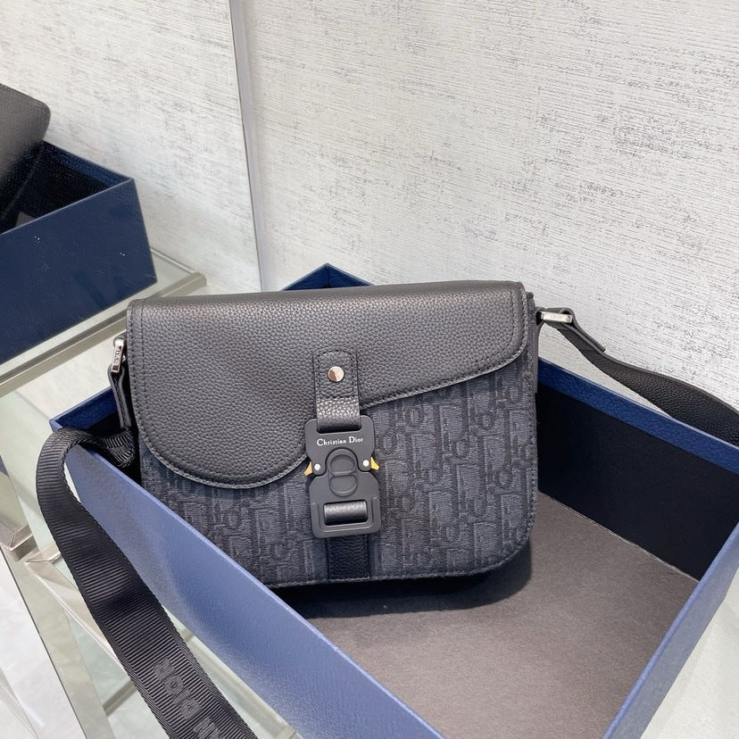 Sac Christian Dior – Élégance Urbaine & Signature Contemporaine