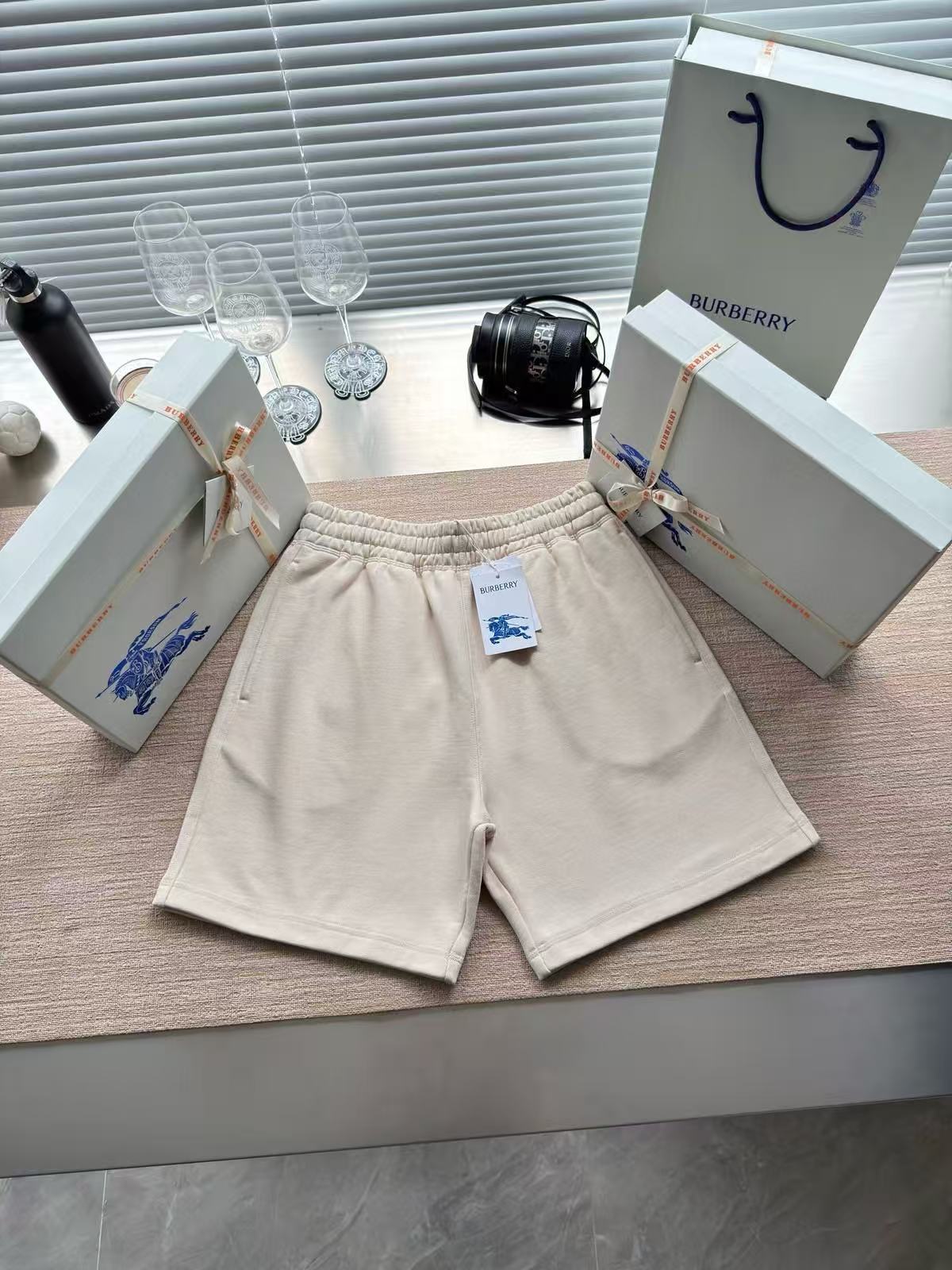 Short Burberry – Élégance Naturelle & Confort Premium