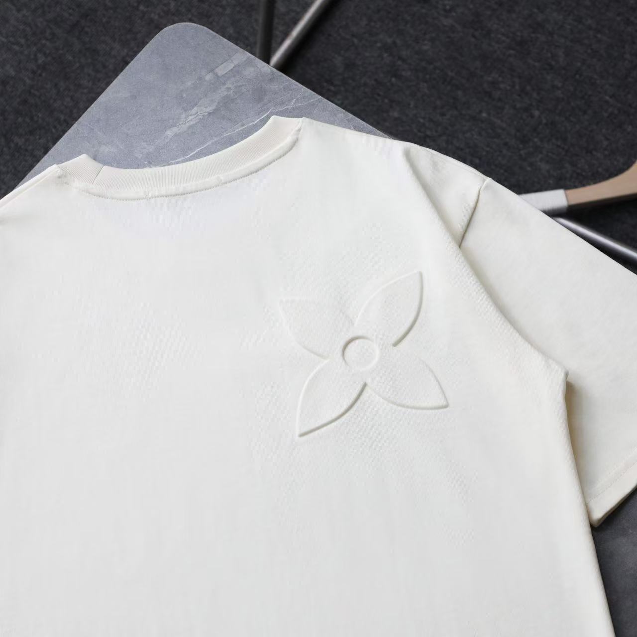 T-shirts Louis Vuitton – Relief Signature & Luxe Minimaliste
