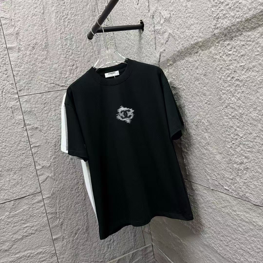 T-shirts Chanel – Minimalisme Iconique & Élégance Intemporelle