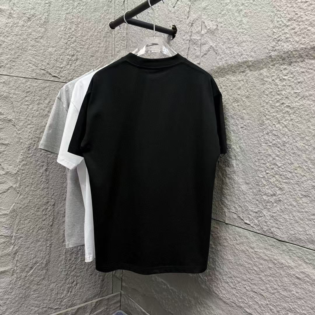 T-shirts Chanel – Minimalisme Iconique & Élégance Intemporelle