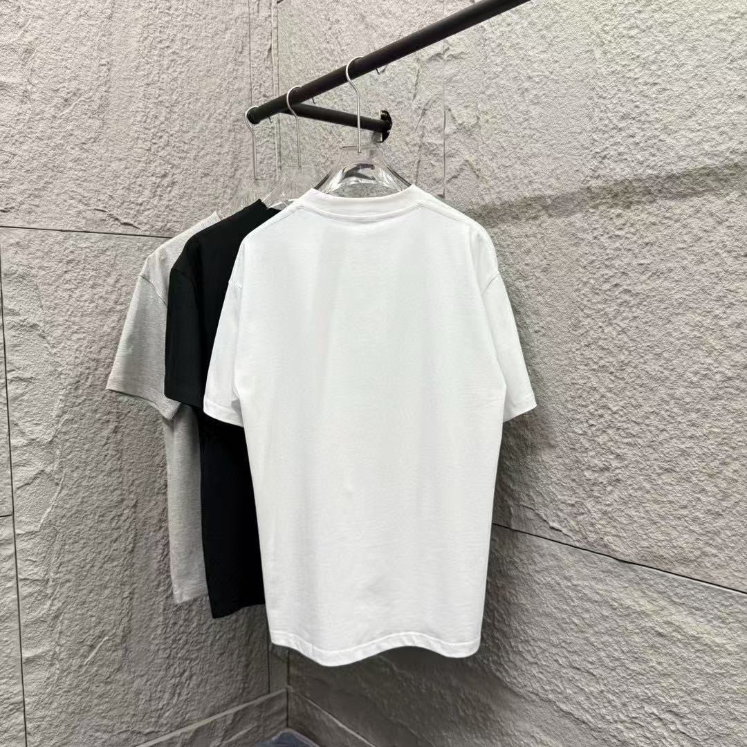 T-shirts Chanel – Minimalisme Iconique & Élégance Intemporelle