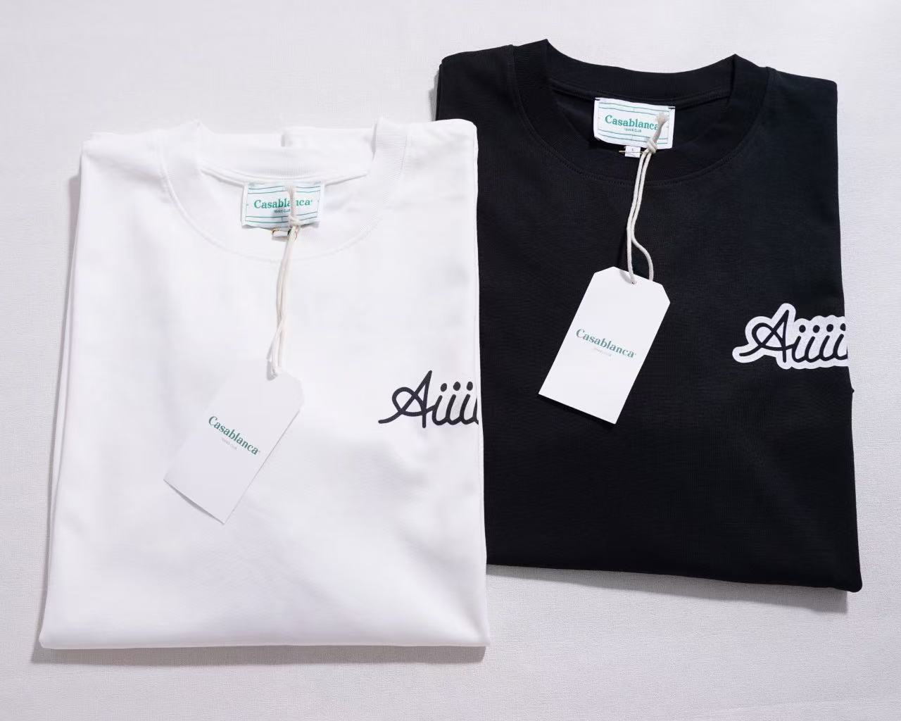 T-shirts Casablanca – Entre Minimalisme & Expression Artistique