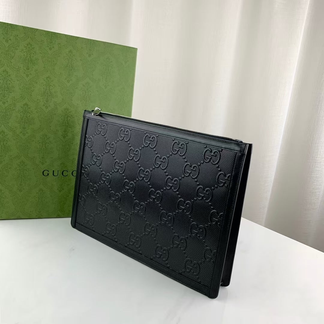 Pochette GG en Cuir Noir Embossé – Élégance Moderne Signée Gucci