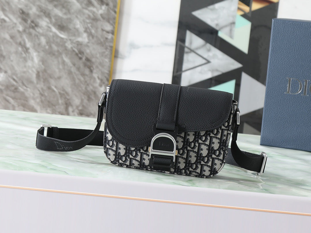 Dior Sac Bandoulière Dior Oblique Noir à Boucle CD Lock