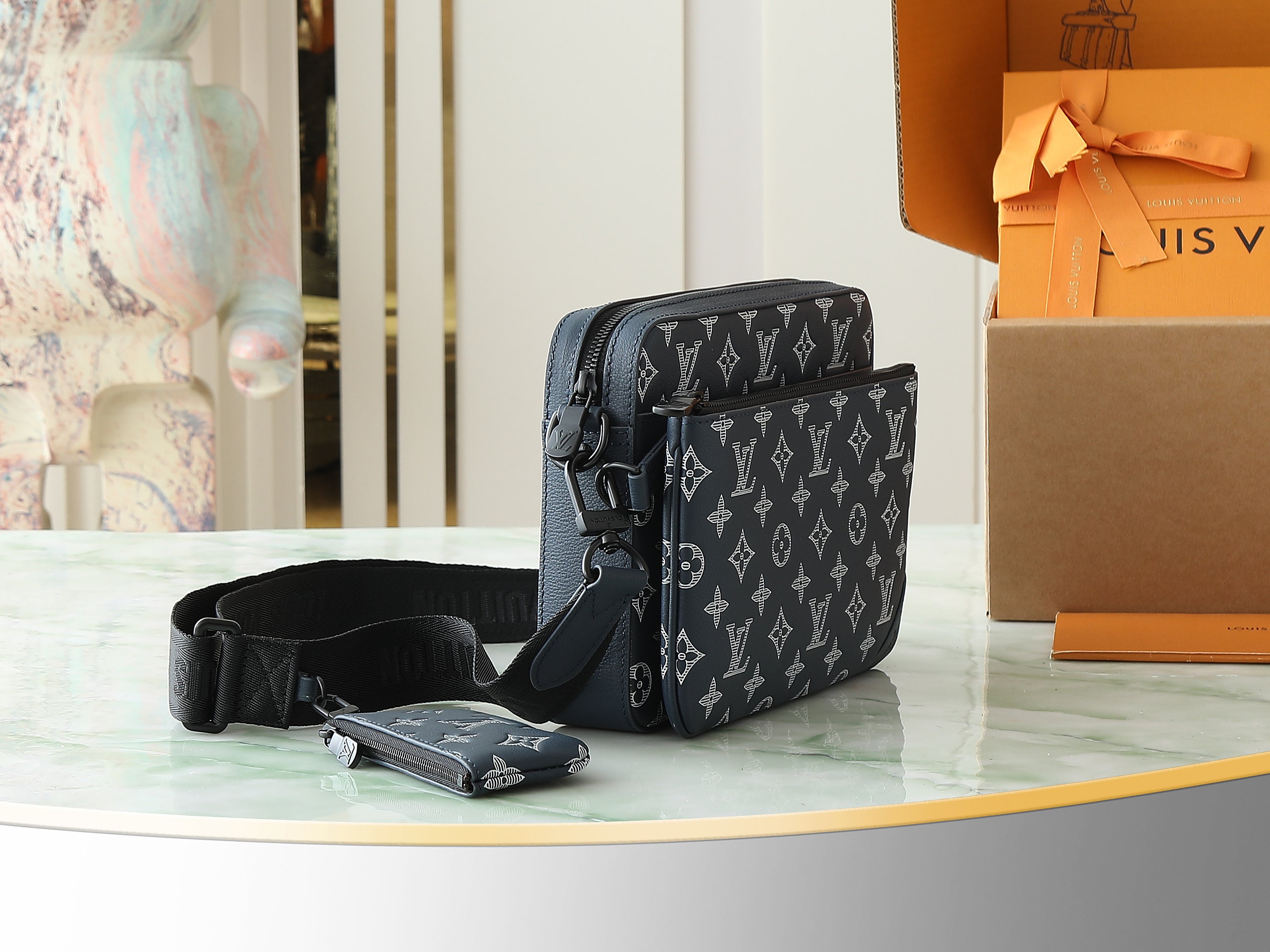 Louis Vuitton Sac Crossbody Louis Vuitton Monogram Blanc avec Pochette Frontale et Porte-cartes Zipé