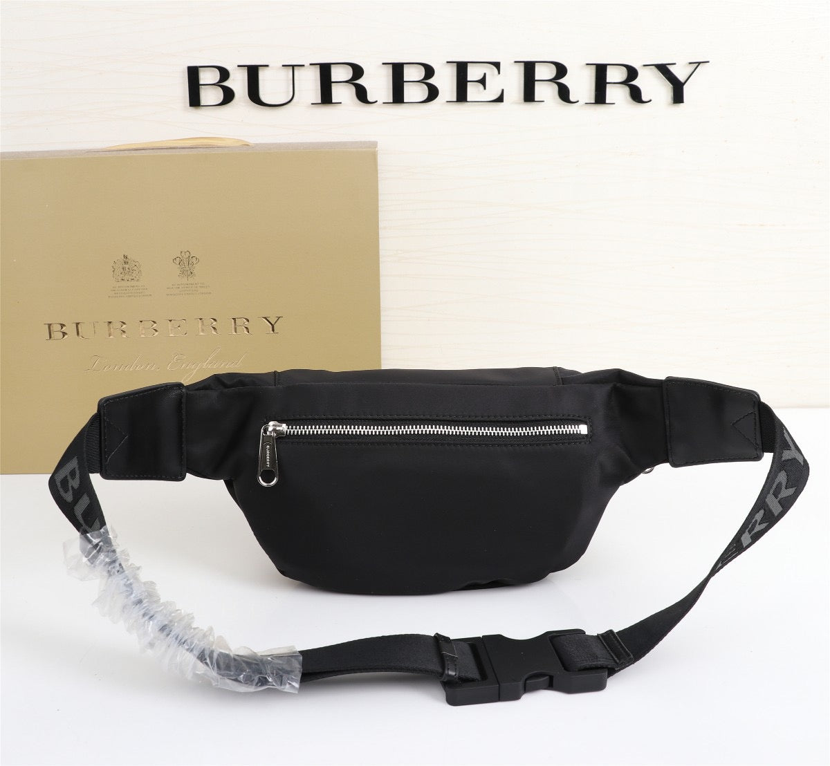 Burberry Sac Banane Burberry Noir Logo London England Minimaliste