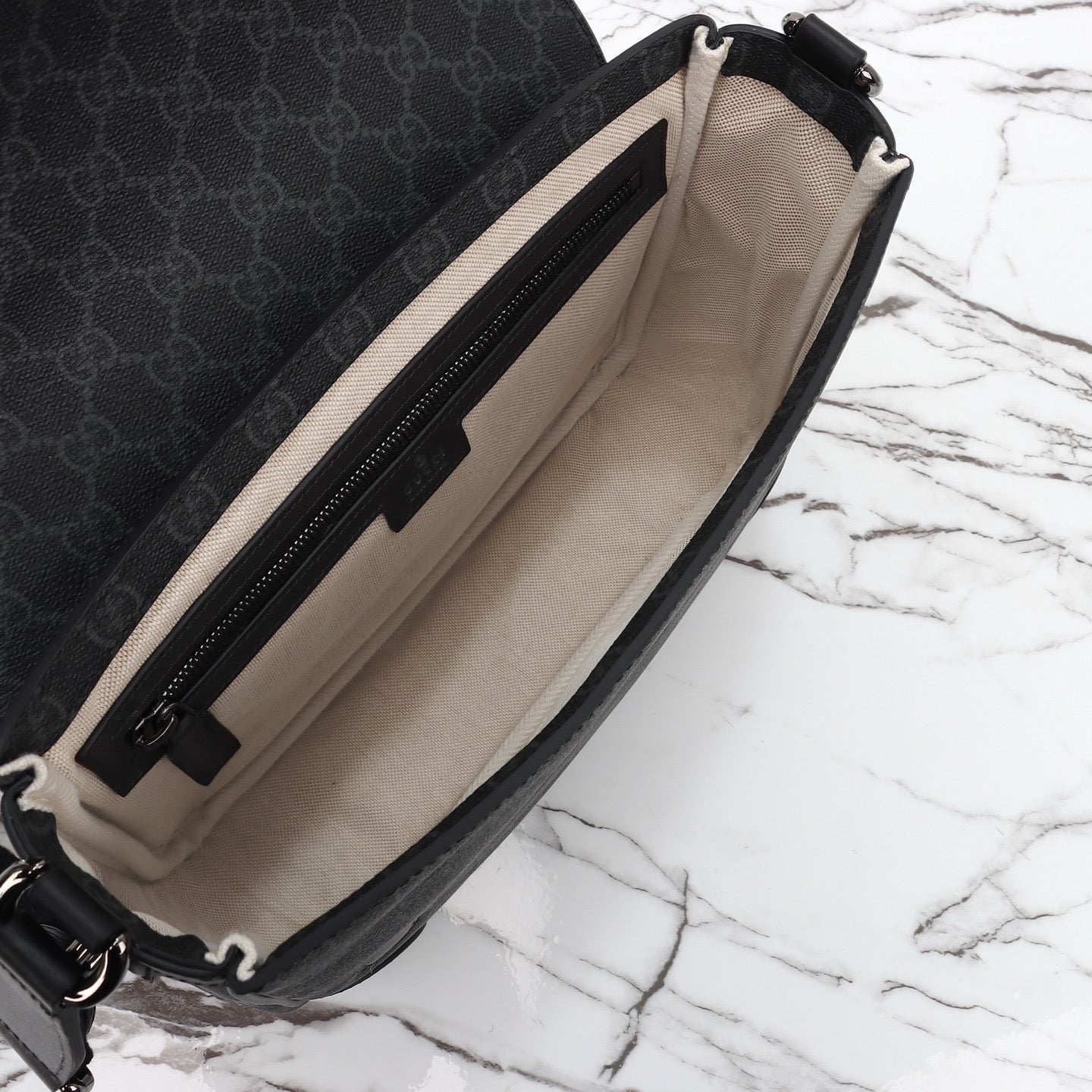 Gucci Sac Messenger Gucci GG Supreme Classique à Rabat