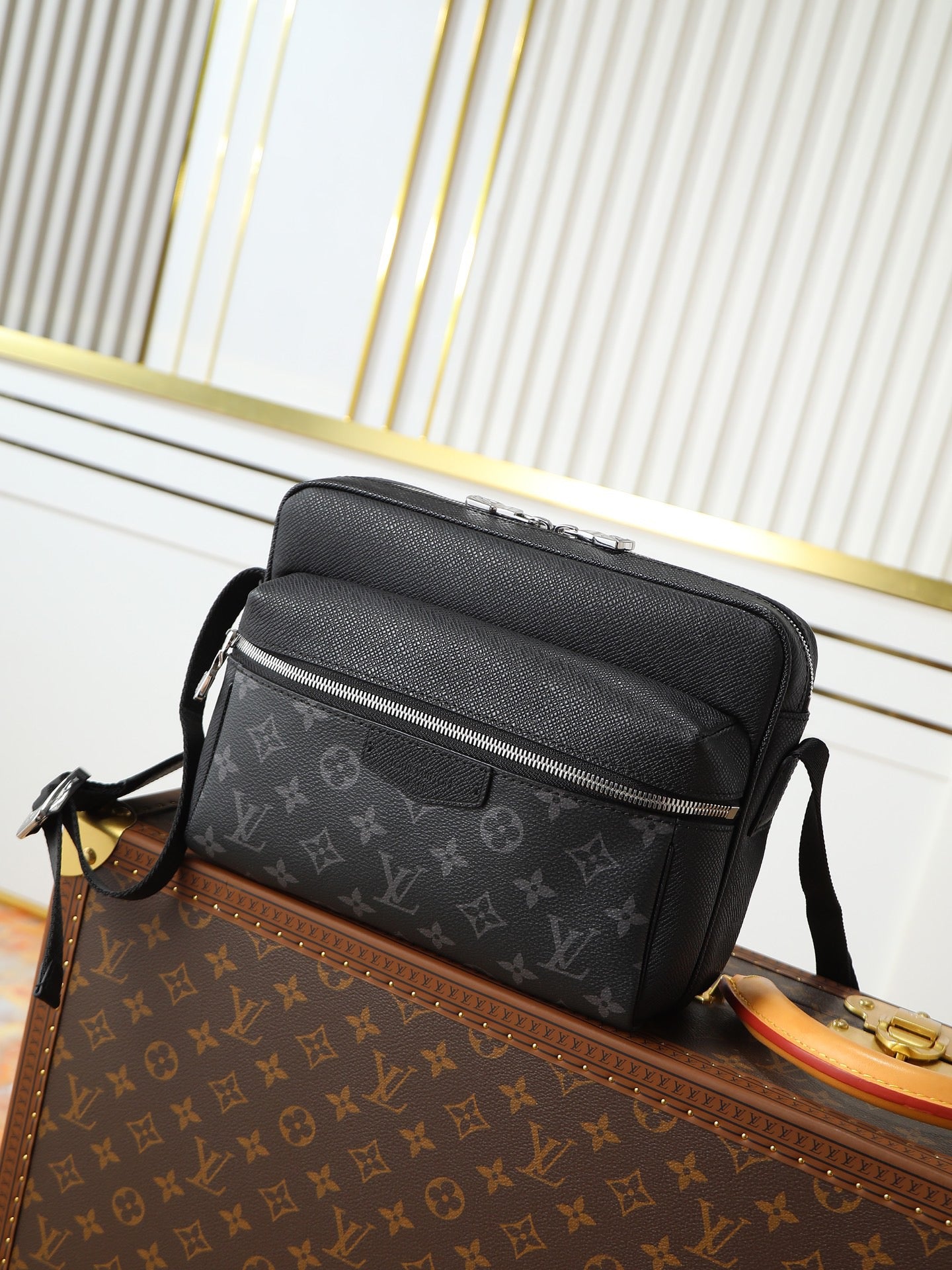 Louis Vuitton Sac Bandoulière Louis Vuitton Monogram Eclipse Noir avec Double Compartiment Zipé
