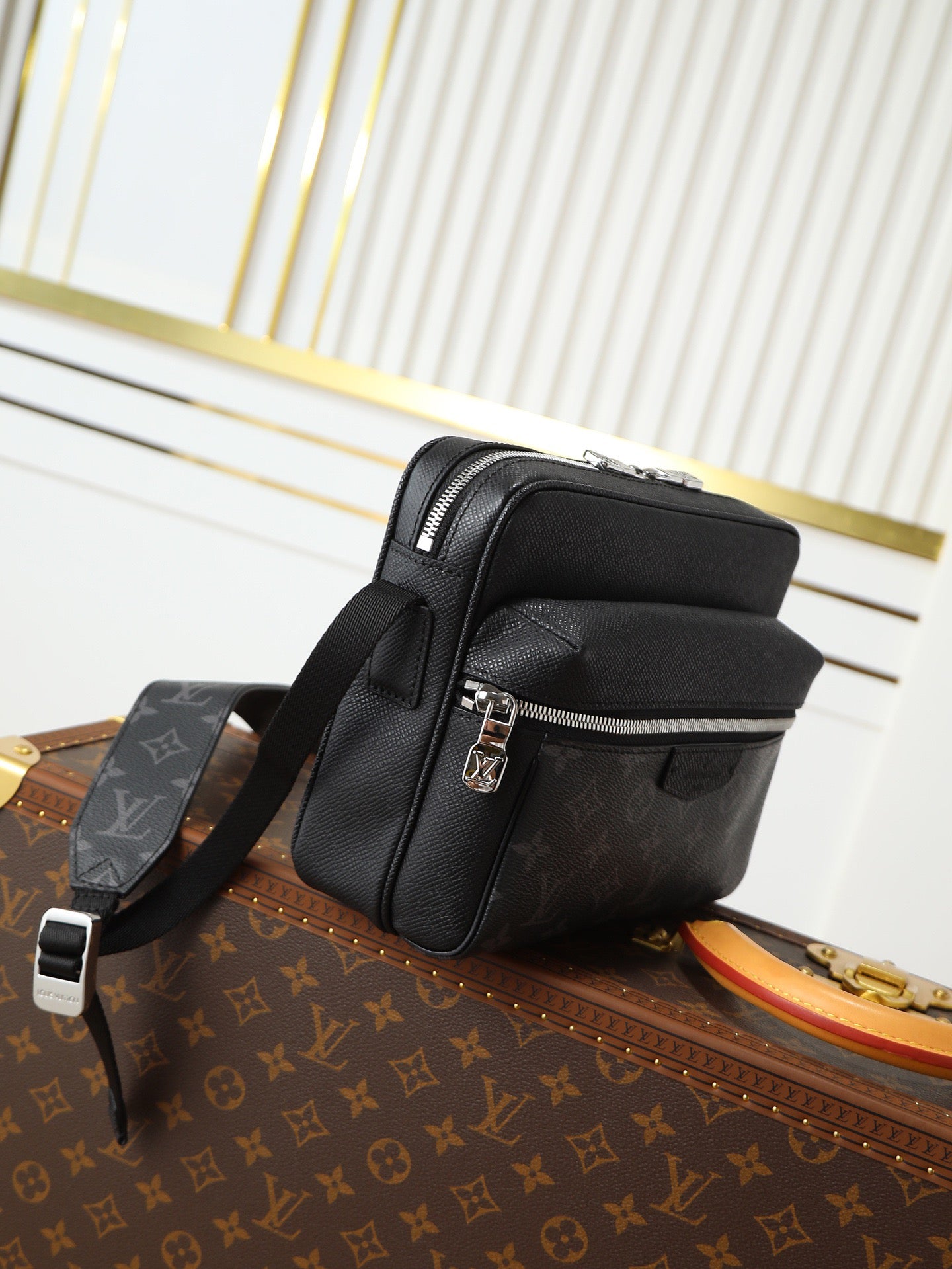 Louis Vuitton Sac Bandoulière Louis Vuitton Monogram Eclipse Noir avec Double Compartiment Zipé