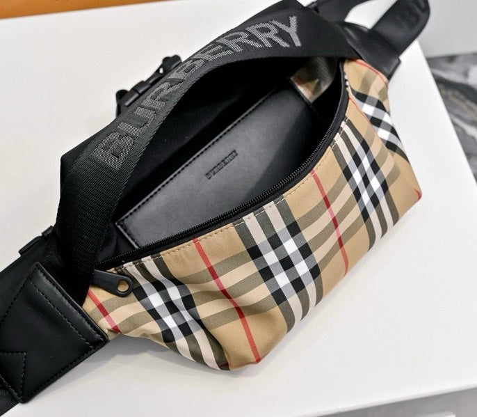 Burberry Sac Banane Burberry Vintage Check Beige avec Bande Logo BURBERRY Noire