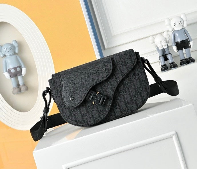 Dior Sac Bandoulière Dior Oblique Noir et Gris avec Fermeture Saddle CD Buckle