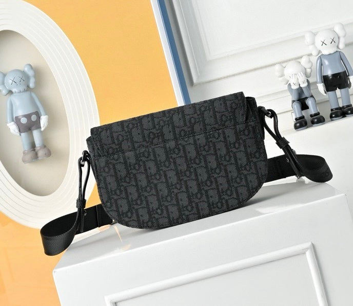 Dior Sac Bandoulière Dior Oblique Noir et Gris avec Fermeture Saddle CD Buckle