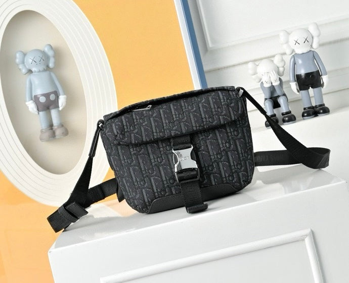 Dior Sac Banane Dior Oblique Noir avec Fermeture CD Lock Métal Argenté