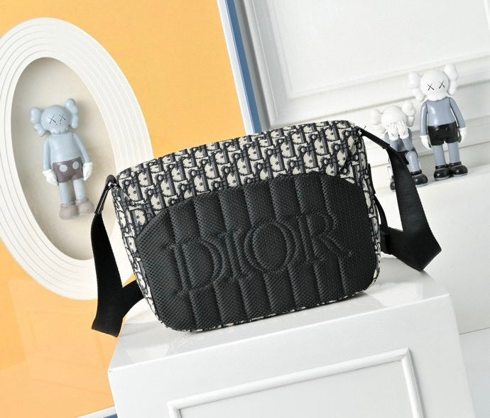 Dior Sac Messenger Dior Oblique Noir avec Double Fermeture CD Lock Argentée