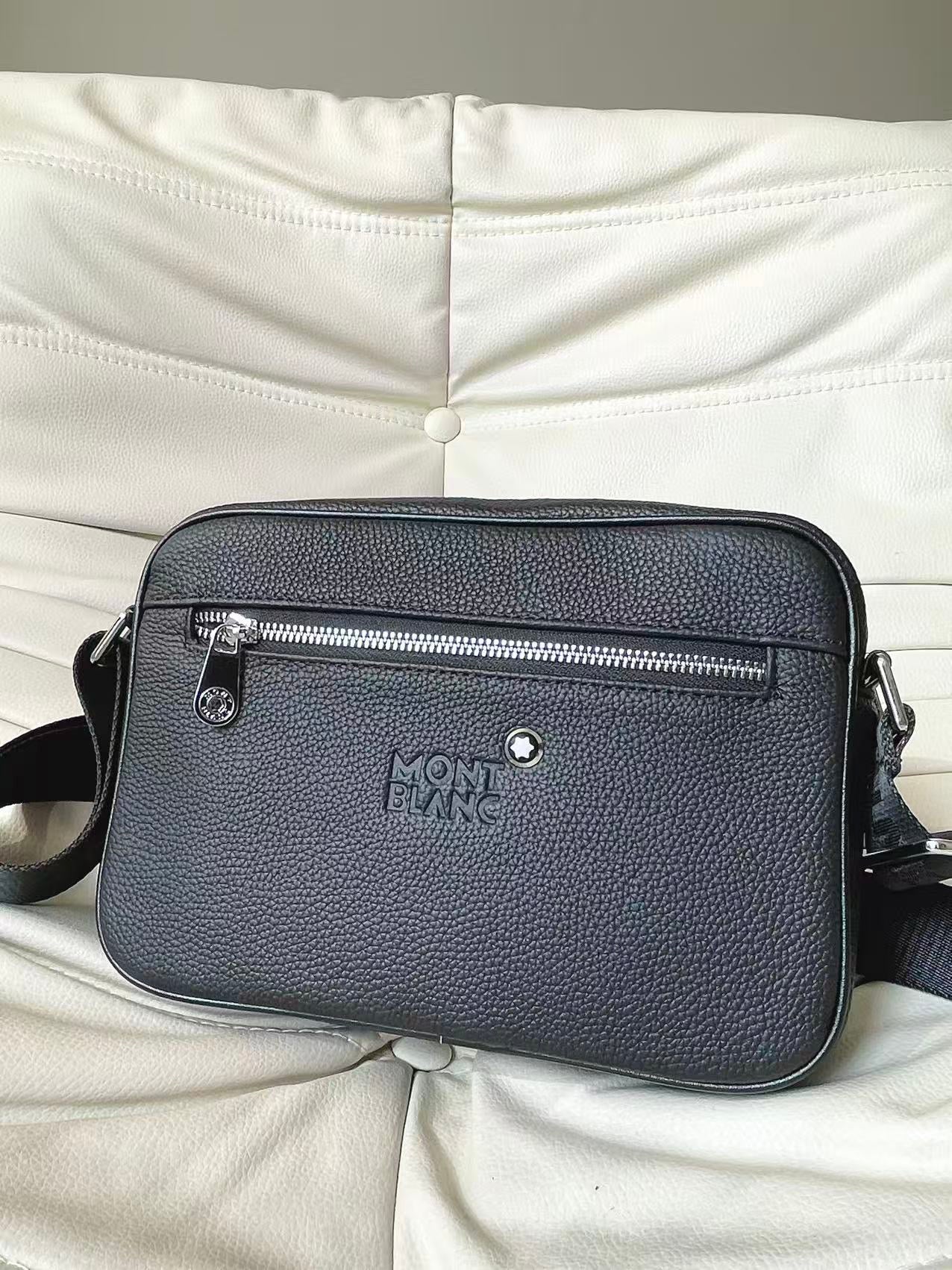 Montblanc Sac Bandoulière Montblanc Noir en Cuir Grainé avec Zip Frontal Argenté