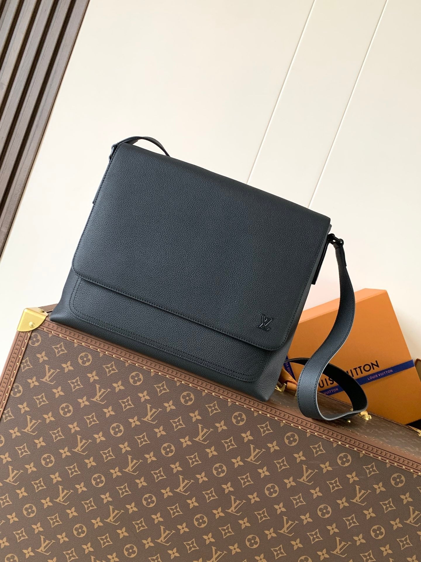 Louis Vuitton Roman PM Taurillon Leather Black