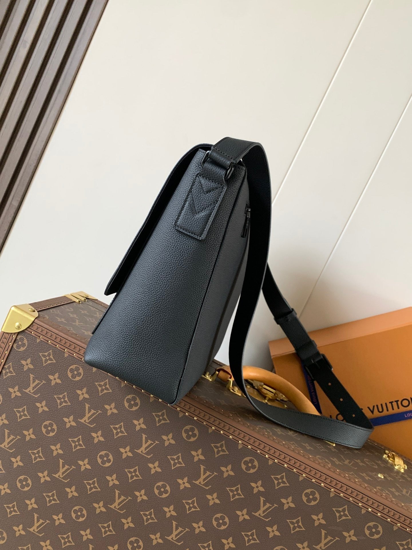 Louis Vuitton Roman PM Taurillon Leather Black