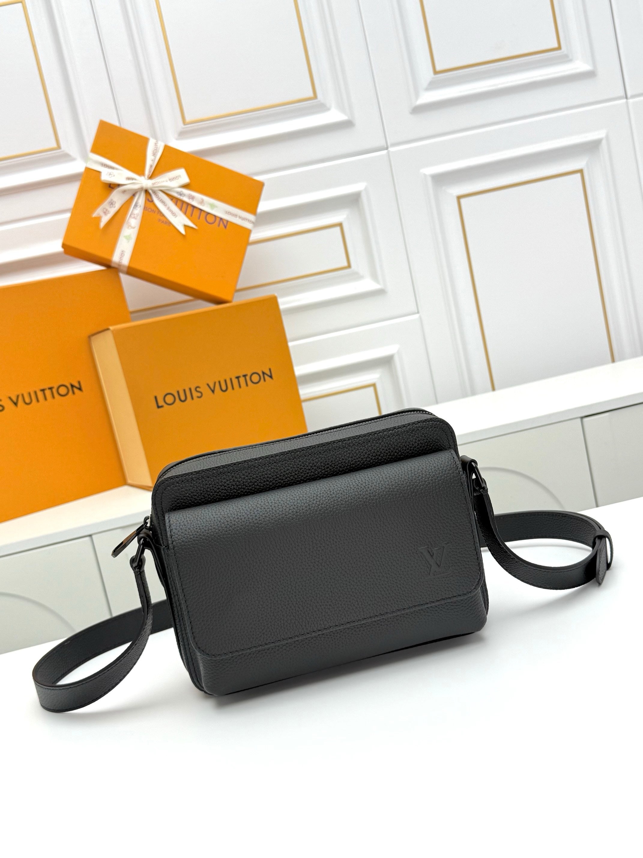 Louis Vuitton District PM Taurillon Leather Black