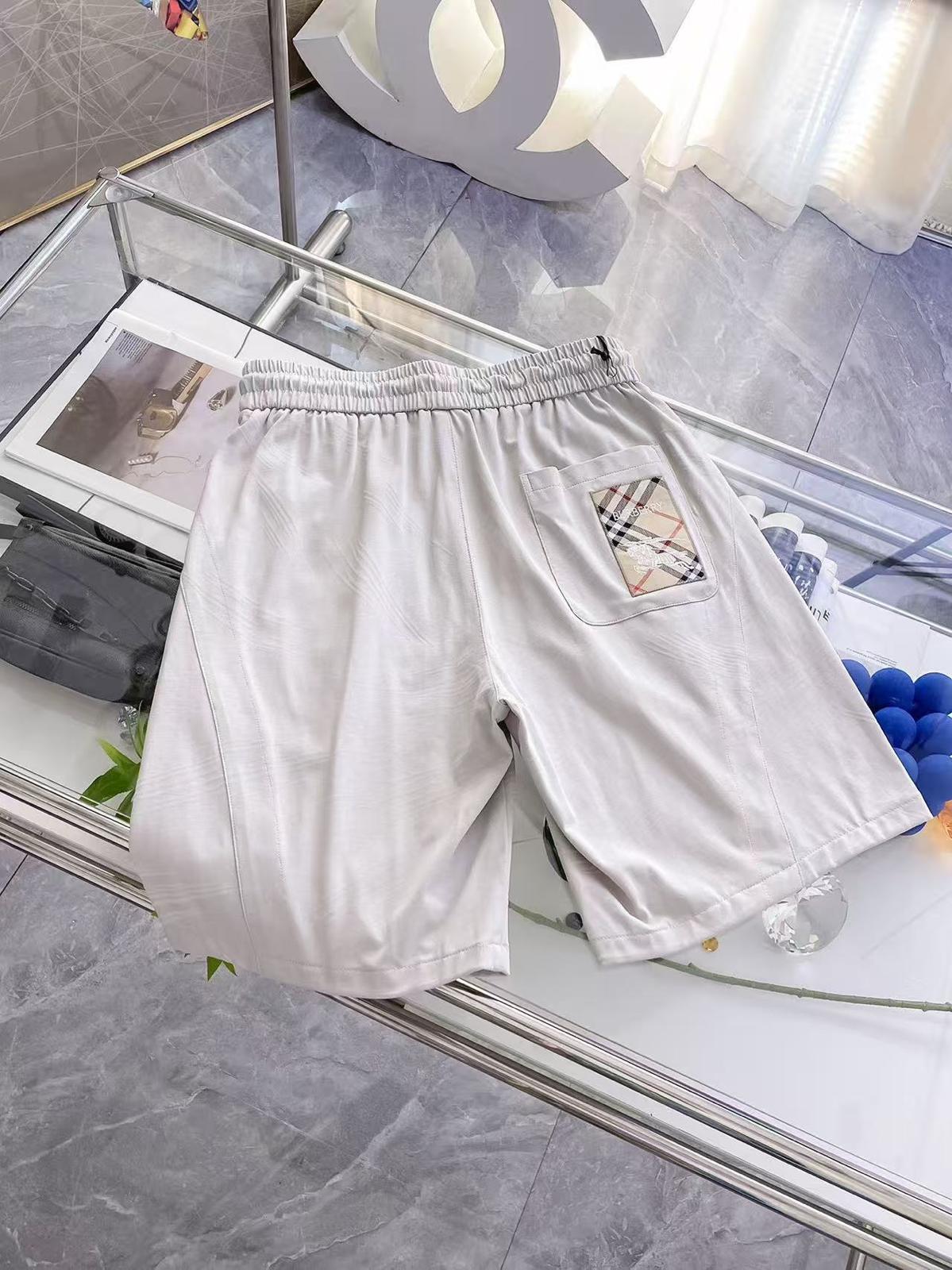Short Burberry Homme – Élégance Minimaliste